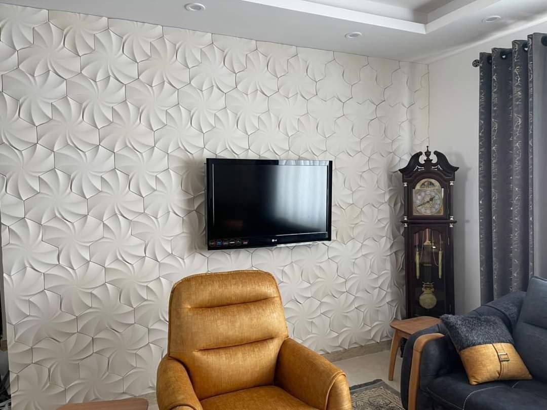اجرای سنگ مصنوعی طرح صدف توسط فروشگاه کارن دکور رشت