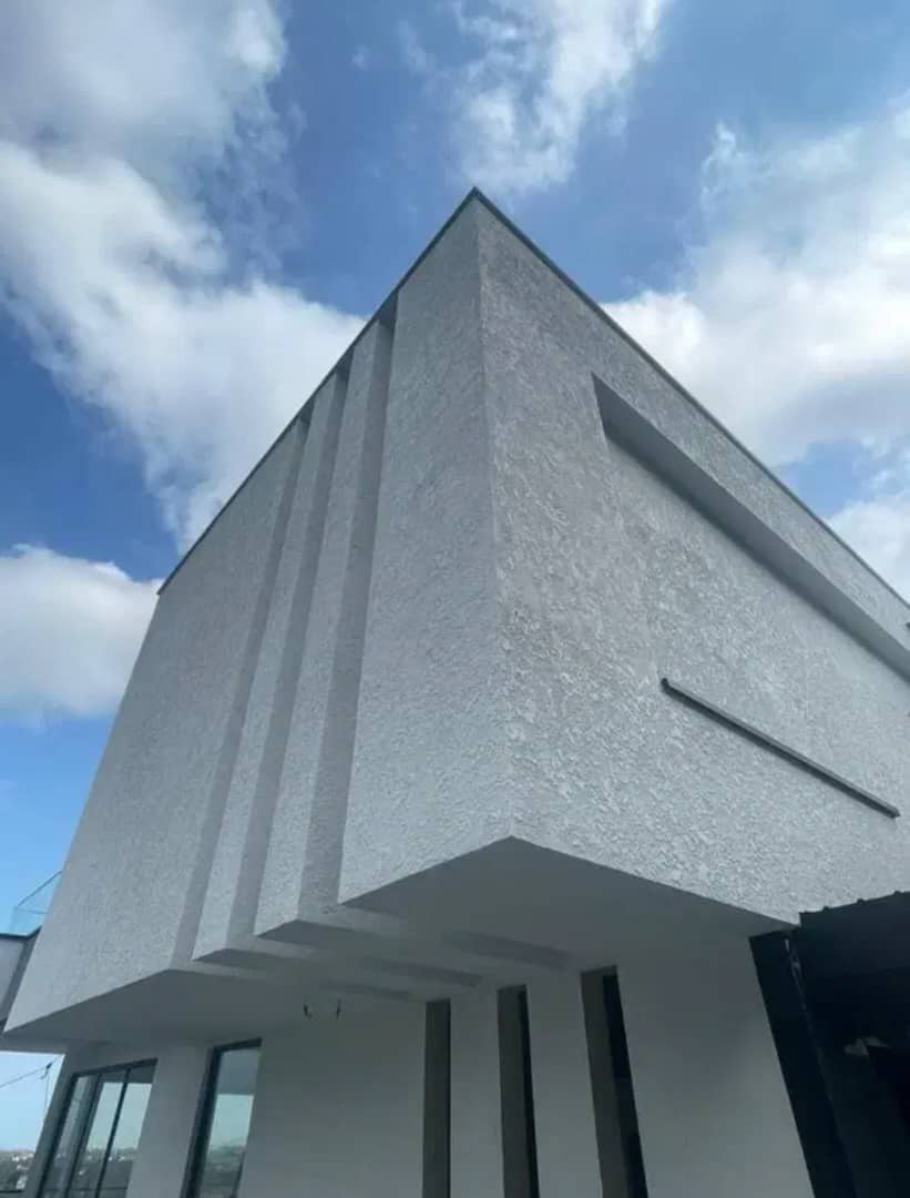 سطح نهایی میکروسمنت صیقلی اجرا شده توسط مجموعه کارن دکور